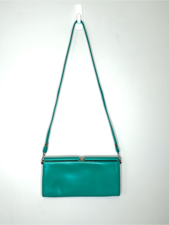 Handbags - Vintage Green Leatherette Convertible Clutch with detachable strap